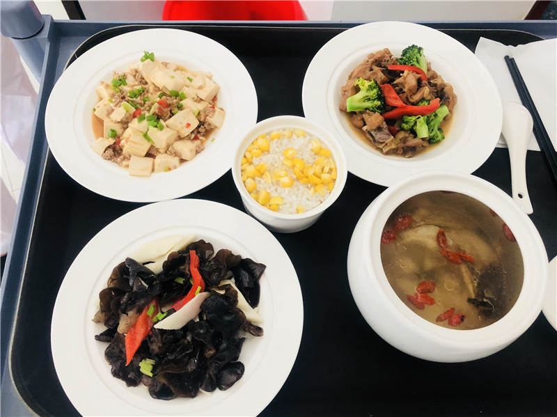 月子膳食