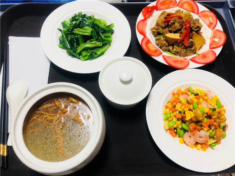 月子膳食
