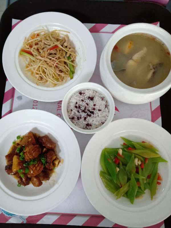 月子膳食