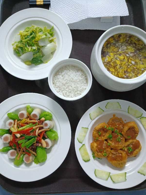 月子膳食