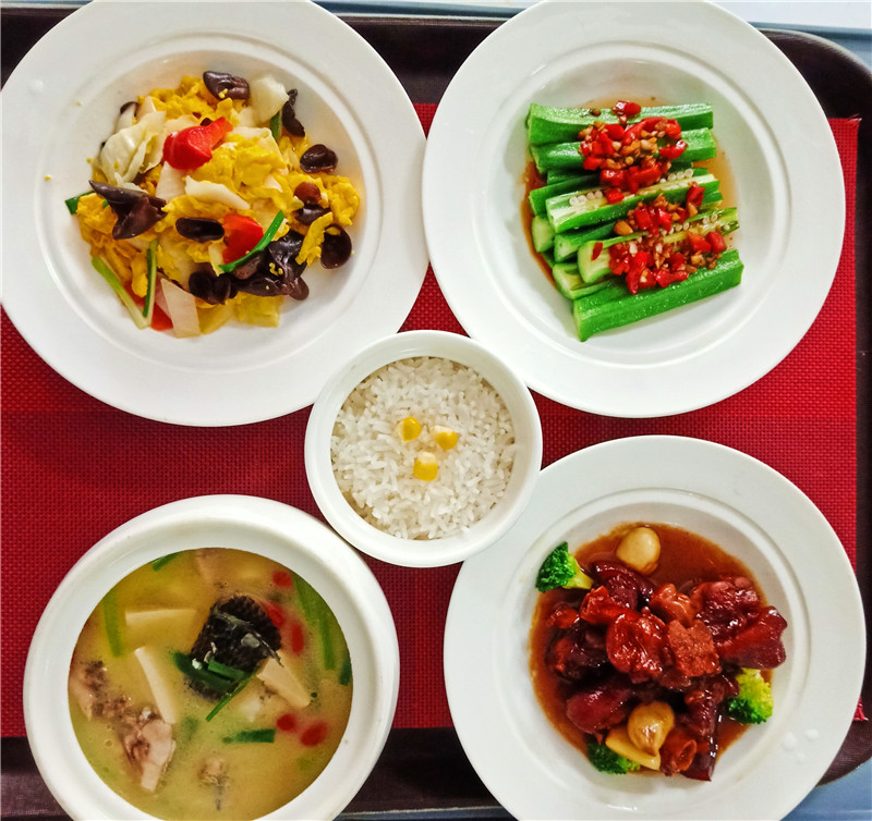 月子膳食