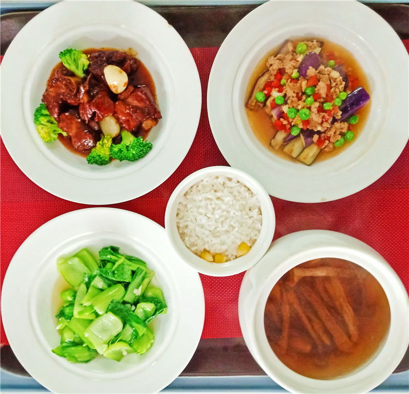 月子膳食