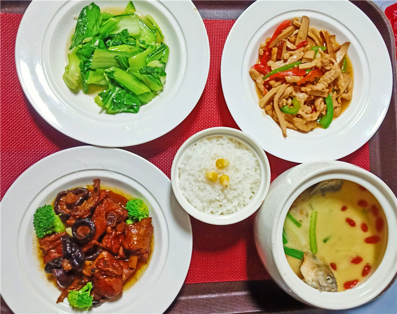 月子膳食