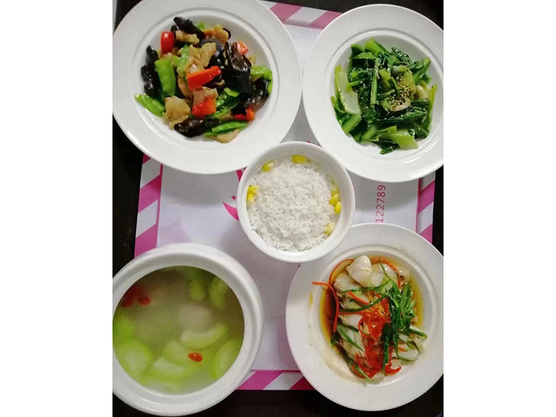 月子膳食