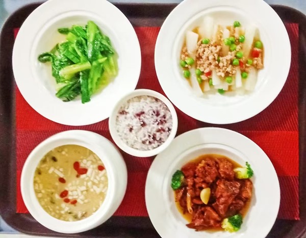 月子膳食
