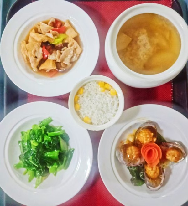 月子膳食