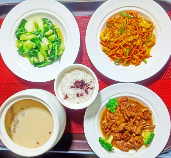 月子膳食