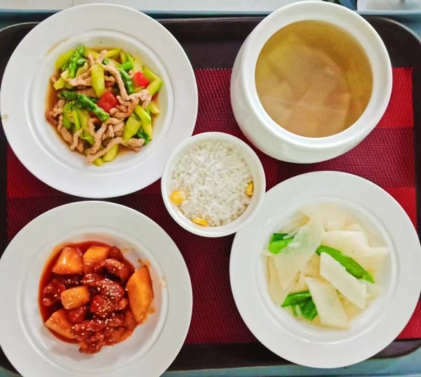 月子膳食