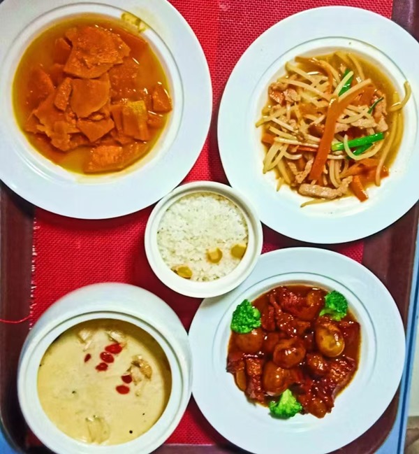 月子膳食