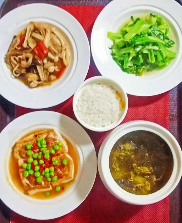 月子膳食